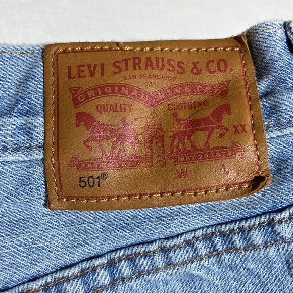 Levi Strauss 501 Button Fly Distressed Jean Shorts. Size 30. - Picture 2 of 9